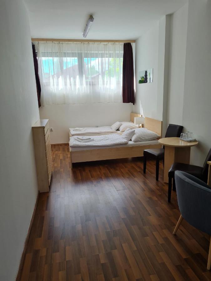 Corner Hotel Angyalfoeld Budapest Eksteriør billede